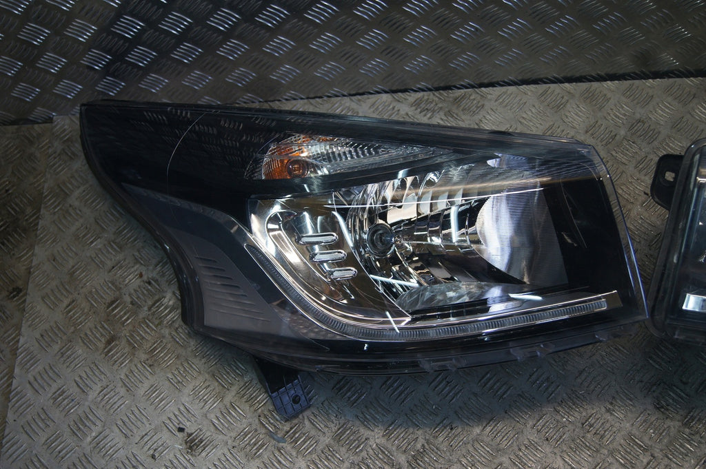 Frontscheinwerfer Renault Trafic III 260609947R 260104182R LED Ein Satz SCH9332566663ez