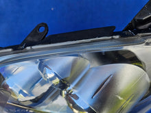 Laden Sie das Bild in den Galerie-Viewer, Frontscheinwerfer Toyota Avensis Xenon Links Scheinwerfer Headlight SCH3427765185he