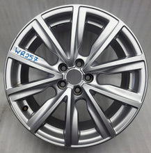 Laden Sie das Bild in den Galerie-Viewer, 1x Alufelge 17 Zoll 7.5" 5x100 36ET Glanz Silber 8X0601025CD Audi A1 Rim Wheel FEL3225300175em