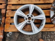 Load image into Gallery viewer, 1x Alufelge 19 Zoll 8.0&quot; 5x112 39ET Glanz Silber 80A601025E Audi Q5 Rim Wheel