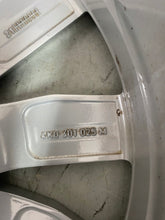 Load image into Gallery viewer, 1x Alufelge 19 Zoll 8.0&quot; 5x112 39ET Glanz Silber 4K0601025M Audi A6 C8 Rim Wheel