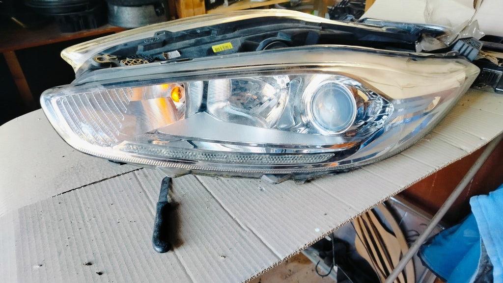 Frontscheinwerfer Ford Fiesta I 8A61-13W029-AH 8A61-13W030-AH Ein Satz Headlight SCH5013707175xr
