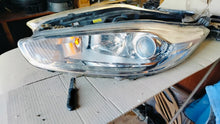 Load image into Gallery viewer, Frontscheinwerfer Ford Fiesta I 8A61-13W029-AH 8A61-13W030-AH Ein Satz Headlight SCH5013707175xr