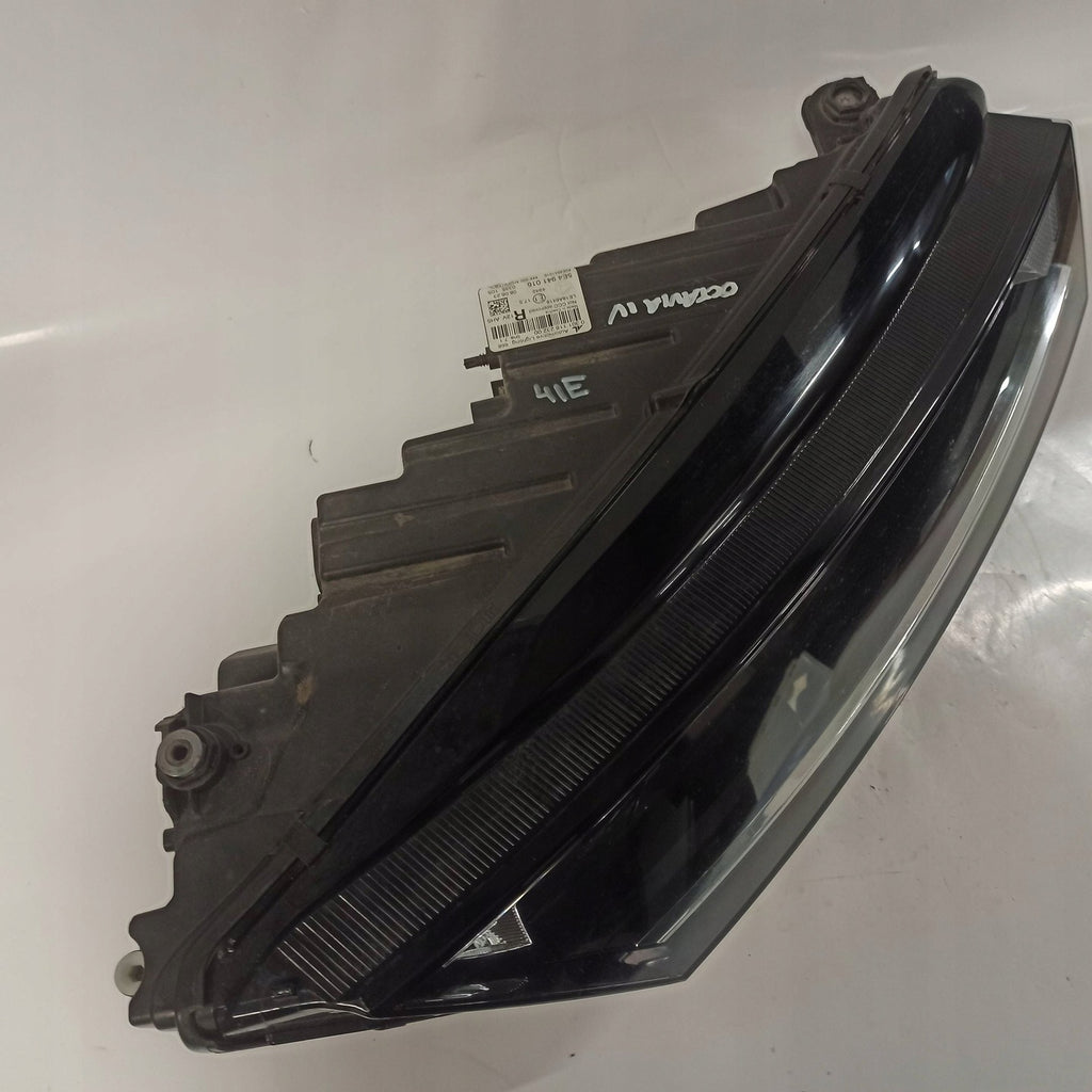 Frontscheinwerfer Skoda Octavia IV 030111823200 Rechts Scheinwerfer Headlight SCH5070684823pa