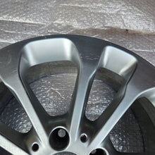 Laden Sie das Bild in den Galerie-Viewer, 1x Alufelge 17 Zoll 6.5" 5x112 38ET Glanz Silber A1564011700 Mercedes-Benz Gla FEL8710315152ez