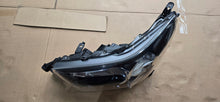 Laden Sie das Bild in den Galerie-Viewer, Frontscheinwerfer Toyota Hilux VIII Links Scheinwerfer Headlight SCH4532491197cp