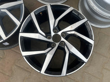 Laden Sie das Bild in den Galerie-Viewer, 1x Alufelge 18 Zoll 7.5&quot; 5x108 45ET Glanz Silber 32209776 Volvo S60 V60