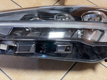 Laden Sie das Bild in den Galerie-Viewer, Frontscheinwerfer Ford Focus MX7B-13E015-EB Links Scheinwerfer Headlight