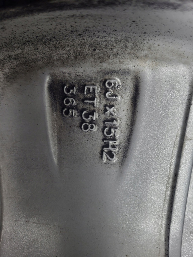 1x Alufelge 15 Zoll 6.0" 5x100 38ET Glanz Silber 6V0601025 Skoda Fabia Iii