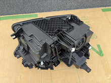 Laden Sie das Bild in den Galerie-Viewer, Frontscheinwerfer Audi E-Tron LED Ein Stück (Rechts oder Links) Headlight