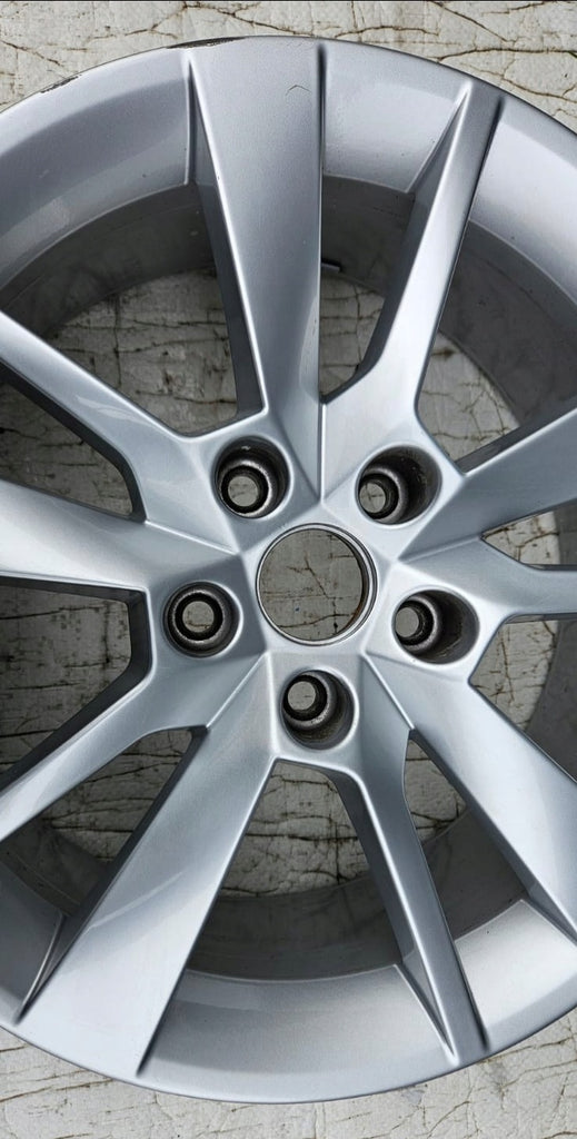 1x Alufelge 17 Zoll 7.0" 5x112 49ET Glanz Silber 5E0601025BG Skoda Octavia Iii