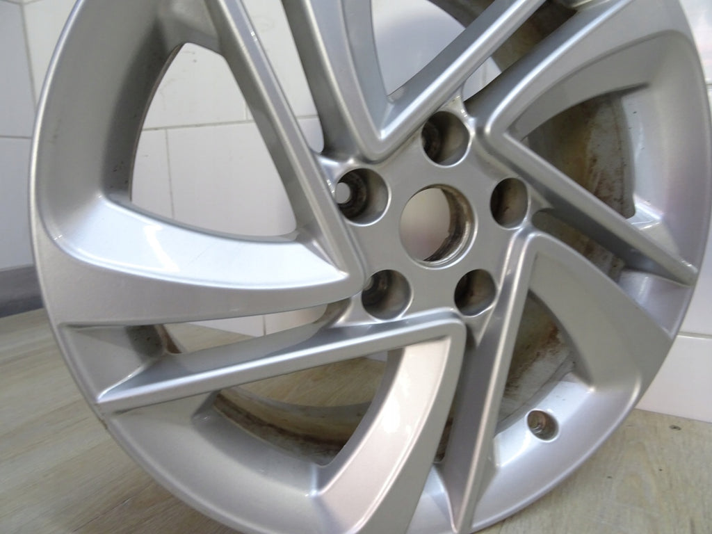 1x Alufelge 17 Zoll 7.0" 5x114.3 40ET KE409-4E200, 8201485175 Nissan 1 Rim Wheel