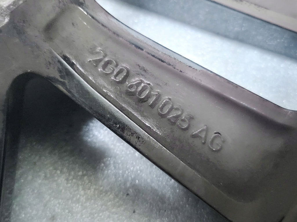 1x Alufelge 15 Zoll 5.5" 5x100 40ET Glanz Schwarz 2G0601025AG VW Polo Rim Wheel