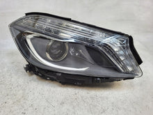 Laden Sie das Bild in den Galerie-Viewer, Frontscheinwerfer Mercedes-Benz W176 A1768200661 Xenon Rechts Headlight SCH1459753172bo