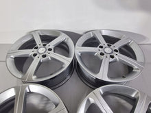 Laden Sie das Bild in den Galerie-Viewer, 4x Alufelge 17 Zoll 6.5" 5x112 44ET Glanz Silber A1774011200 Mercedes-Benz Cla FEL1381032727wo
