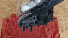 Laden Sie das Bild in den Galerie-Viewer, Frontscheinwerfer Mazda 6 GHR4-51040 Links Scheinwerfer Headlight SCH3360655351to
