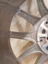Laden Sie das Bild in den Galerie-Viewer, 1x Alufelge 16 Zoll 6.5&quot; 5x112 22ET Glanz Silber 6876921 BMW G21 G20 Rim Wheel