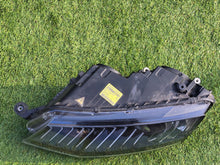 Laden Sie das Bild in den Galerie-Viewer, Frontscheinwerfer Skoda Octavia III 5E1941015B Xenon Links Headlight SCH6938173082sa
