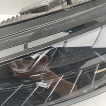 Load image into Gallery viewer, Frontscheinwerfer Skoda Enyaq IV 5LB941015G Ein Stück (Rechts oder Links)