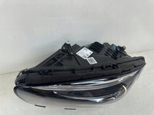 Laden Sie das Bild in den Galerie-Viewer, Frontscheinwerfer Mercedes-Benz W247 A2479061305 Full LED Rechts oder Links SCH4764777043kf