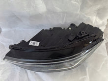 Laden Sie das Bild in den Galerie-Viewer, Frontscheinwerfer VW Passat 3J1941035 Links Scheinwerfer Headlight SCH5158671402rc
