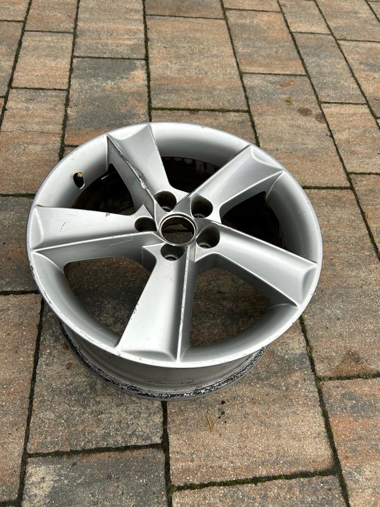 1x Alufelge 16 Zoll 7.0" 5x100 43ET Glanz Silber 6J0601025L Seat Rim Wheel