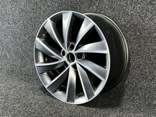 Load image into Gallery viewer, 1x Alufelge 18 Zoll 3V0601025L Skoda Superb Iii Rim Wheel FEL3902699217zq