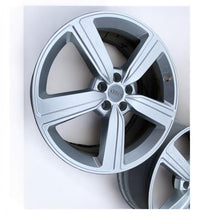 Laden Sie das Bild in den Galerie-Viewer, 1x Alufelge 20 Zoll 9.0&quot; 5x112 38ET Glanz Silber 4KE601025S Audi Rim Wheel