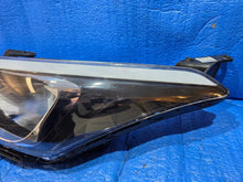 Laden Sie das Bild in den Galerie-Viewer, Frontscheinwerfer Hyundai I20 II 92101-C8100 Links Scheinwerfer Headlight SCH3410040208dg