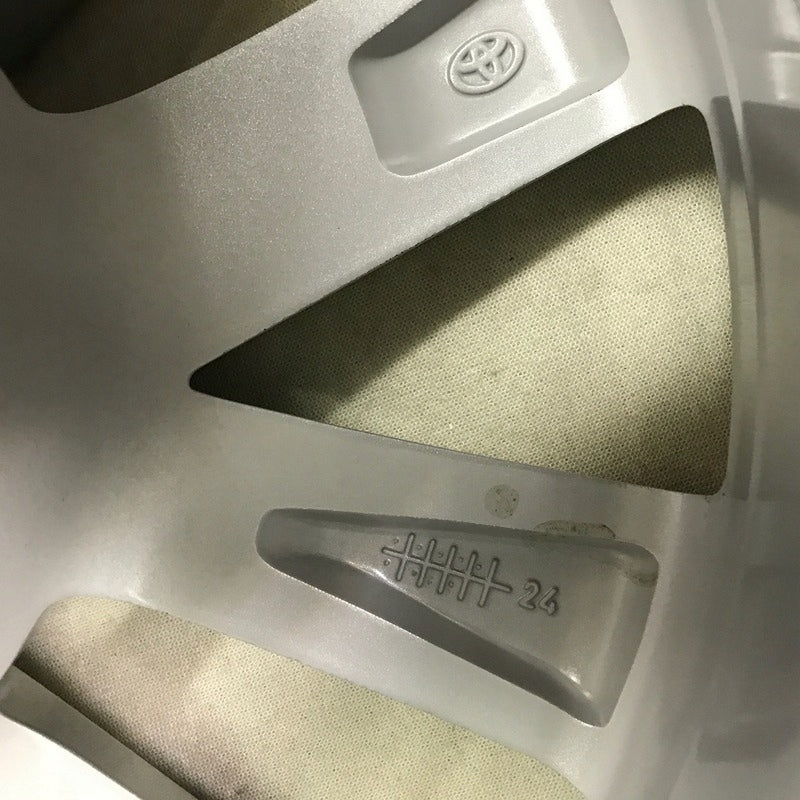 1x Alufelge 17 Zoll 6.5" 5x114.3 30ET Glanz Silber 8880-3 Toyota X Rim Wheel