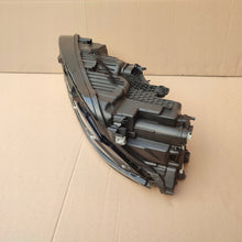 Laden Sie das Bild in den Galerie-Viewer, Frontscheinwerfer VW Touareg 761941082A LED Rechts Scheinwerfer Headlight