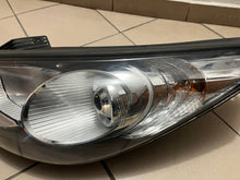 Laden Sie das Bild in den Galerie-Viewer, Frontscheinwerfer Hyundai Ix35 92101-2Y000 Halogen Links Scheinwerfer Headlight