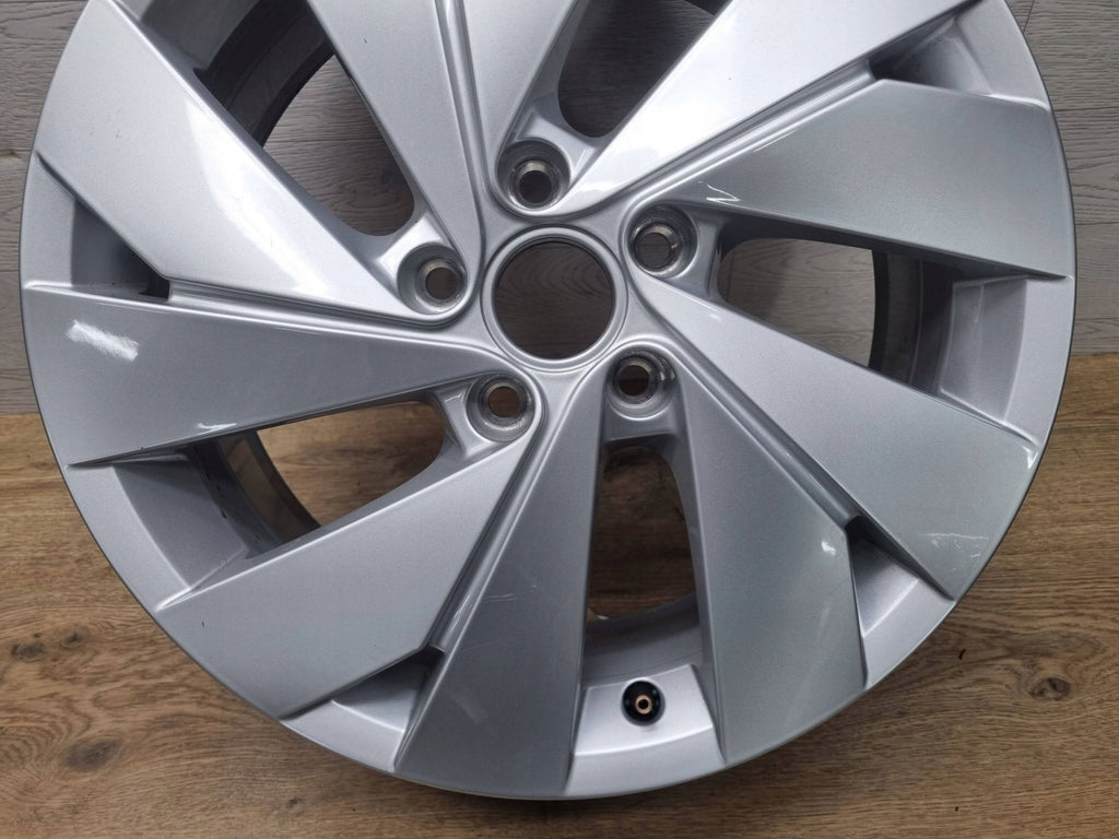 1x Alufelge 17 Zoll 6.5" 5x112 46ET Glanz Silber 5H0601025B VW Golf Viii FEL7448451134me