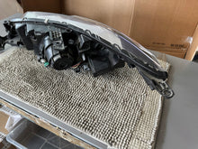 Laden Sie das Bild in den Galerie-Viewer, Frontscheinwerfer Mitsubishi Eclipse Cross W3153R LED Rechts Headlight