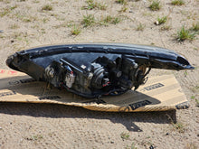 Laden Sie das Bild in den Galerie-Viewer, Frontscheinwerfer Mazda 2 20C031 13070 Rechts Scheinwerfer Headlight