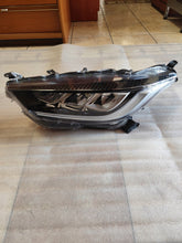 Load image into Gallery viewer, Frontscheinwerfer Toyota Yaris EUK0-8 LED Links Scheinwerfer Headlight SCH2139761572vw