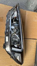 Laden Sie das Bild in den Galerie-Viewer, Frontscheinwerfer Hyundai Tucson D7921-11A10- Links Scheinwerfer Headlight SCH9794436610vg
