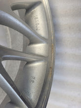 Laden Sie das Bild in den Galerie-Viewer, 1x Alufelge 15 Zoll 6.0&quot; 5x114.3 50ET Matt Silber 5X1143 Mazda Premacy Rim Wheel