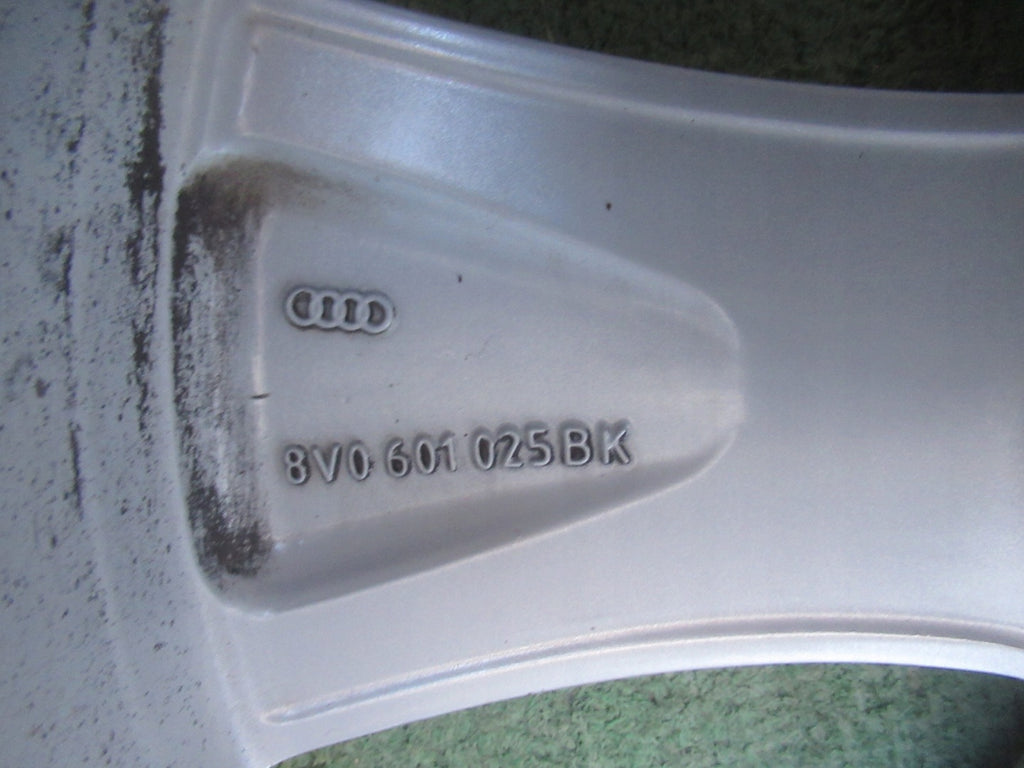 1x Alufelge 17 Zoll 7.5" 5x112 51ET Glanz Silber 8V0601025BK Audi A3 Rim Wheel FEL4444382647lu