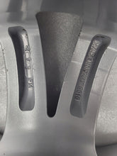 Load image into Gallery viewer, 1x Alufelge 17 Zoll 7.0" 5x114.3 47ET WI147017 MAD-AR81 Renault Safrane FEL9358775073bs