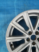 Load image into Gallery viewer, 1x Alufelge 17 Zoll 7.5&quot; 5x100 36ET Glanz Silber 8X0601025AL Audi A1 Rim Wheel