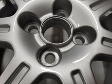 Load image into Gallery viewer, 1x Alufelge 15 Zoll 5.5&quot; 4x100 45ET Glanz Silber PZ405B0670 Toyota Yaris