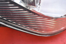 Load image into Gallery viewer, Frontscheinwerfer Kia Carens III 921021D0 Rechts Scheinwerfer Headlight