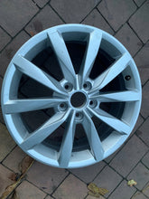 Load image into Gallery viewer, 1x Alufelge 17 Zoll 6.0&quot; 5x112 48ET Glanz Schwarz 5G0601025K VW Golf Vii