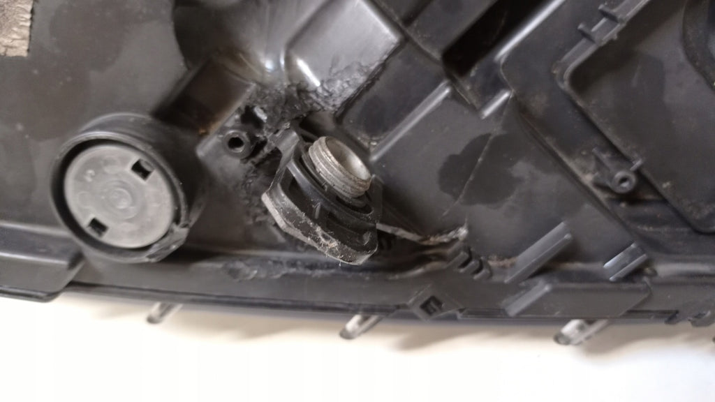 Frontscheinwerfer VW Passat B7 3AB941752 8K0941597B3D0941329 Rechts Headlight SCH7490904543oo