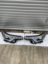 Load image into Gallery viewer, Frontscheinwerfer Toyota C-Hr Chr 81110-F4030 Ein Stück (Rechts oder Links)