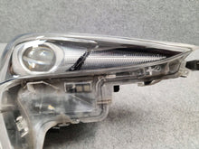 Laden Sie das Bild in den Galerie-Viewer, Frontscheinwerfer Toyota Prius LED Rechts Scheinwerfer Headlight SCH3324258341tc