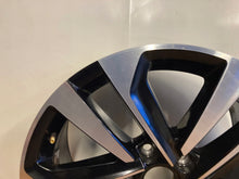Load image into Gallery viewer, 1x Alufelge 17 Zoll 7.0" 5x112 45ET Glanz Schwarz 2GA601025R VW T-Roc Rim Wheel FEL6763085532la