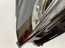 Laden Sie das Bild in den Galerie-Viewer, Frontscheinwerfer Mazda GRF5-51030 Ein Stück (Rechts oder Links) Headlight