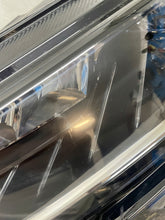 Laden Sie das Bild in den Galerie-Viewer, Frontscheinwerfer Skoda Karoq Kamiq 57B941015B LED Links Scheinwerfer Headlight SCH7360998321rb
